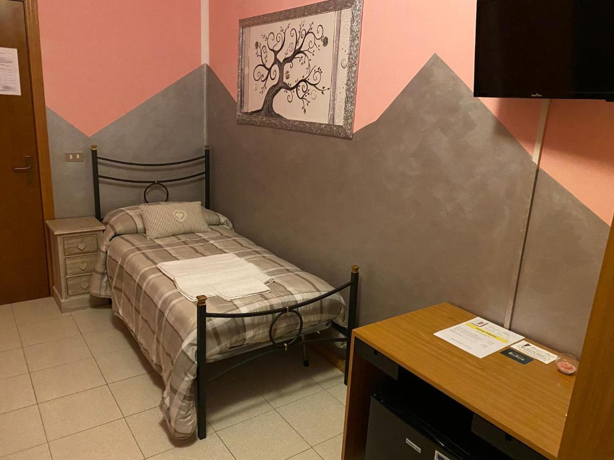 Domus Pacis Santa Chiara Casa Per Ferie Hotel Лорето Екстериор снимка