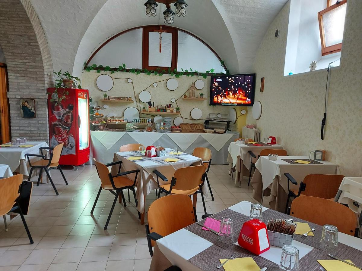 Domus Pacis Santa Chiara Casa Per Ferie Hotel Лорето Екстериор снимка