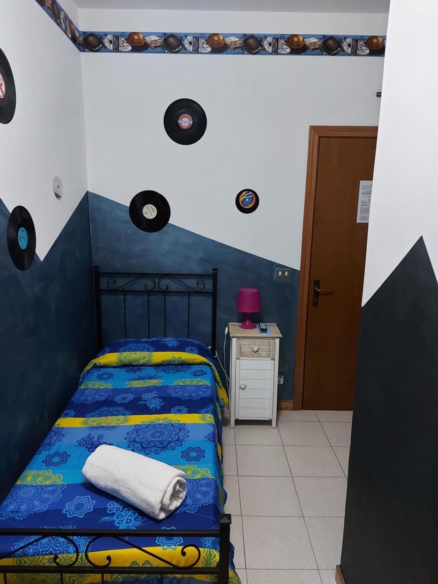 Domus Pacis Santa Chiara Casa Per Ferie Hotel Лорето Стая снимка
